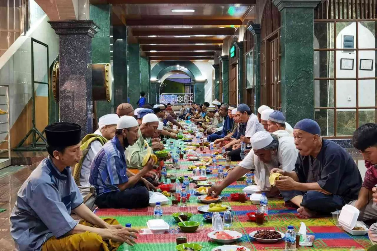 Takjil Untuk Satri  Hidayatunnajah